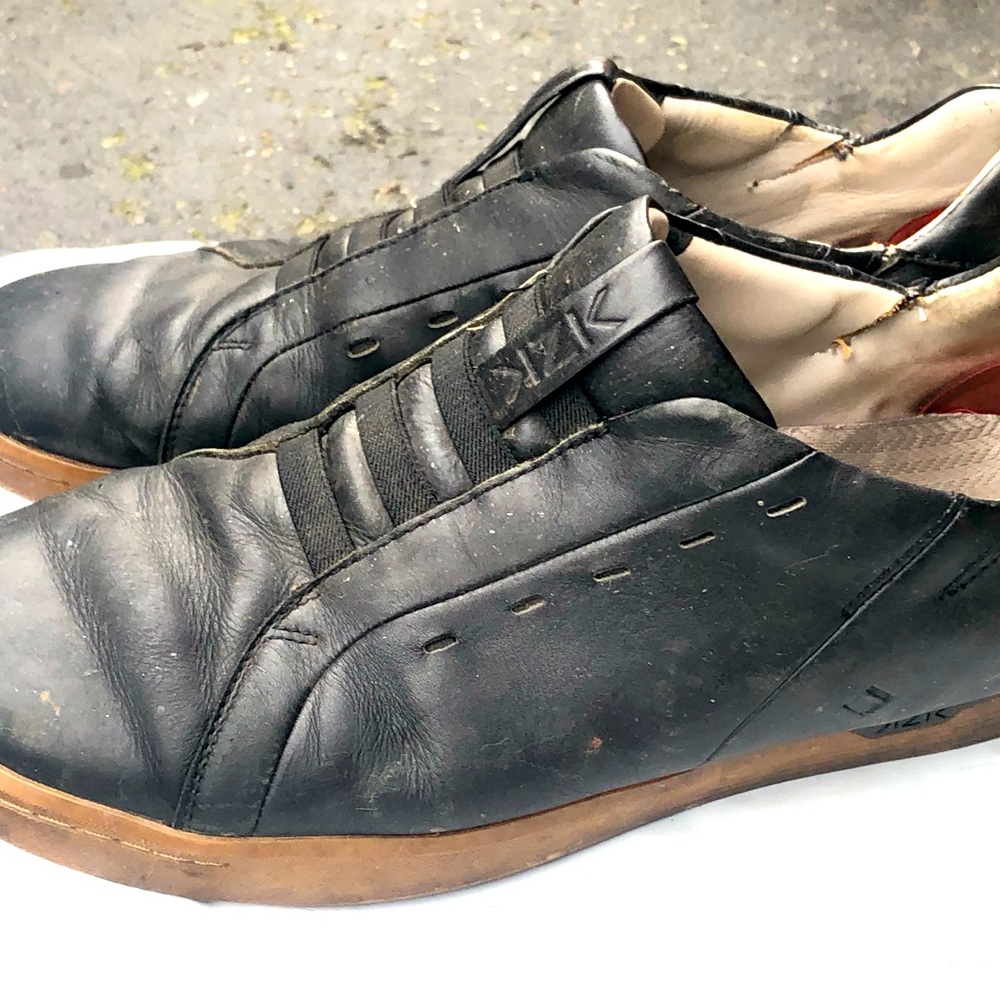 IZI Men's Black Leather Casual Slip-On Shoes Size 9.5M